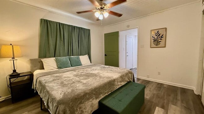 Building Photo - 1802 E University Ave