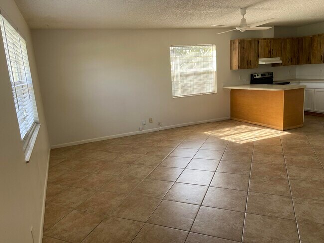 Building Photo - 1104 NE 3rd Ave