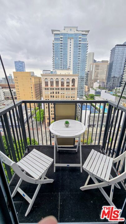 Building Photo - 849 S Broadway