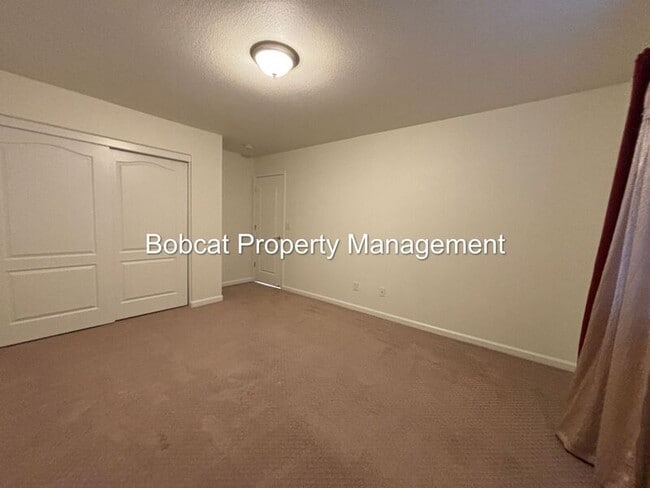 Building Photo - 100 Deschutes Dr