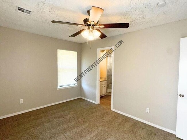 Building Photo - 8741 Hillridge Dr