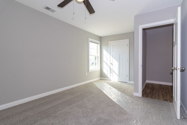 Building Photo - 130 Bellbrook Ln