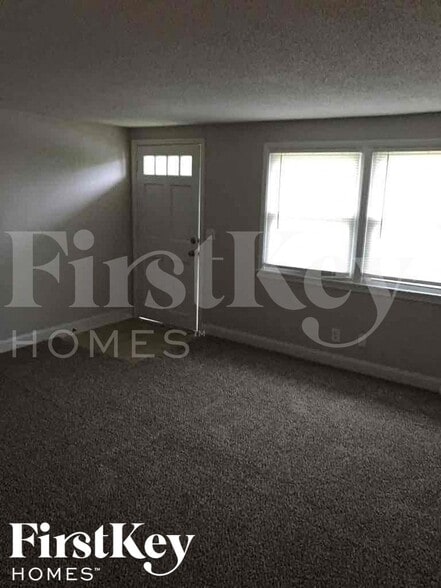 Building Photo - 5044 N Bellaire Ave