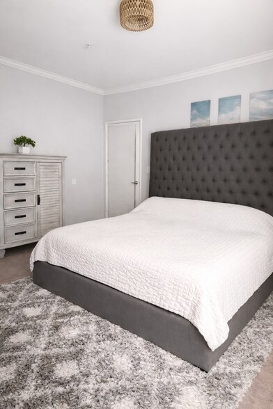 Building Photo - 4581 Warner Ave