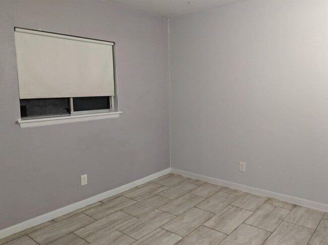 Building Photo - 1704 Brittany Blvd