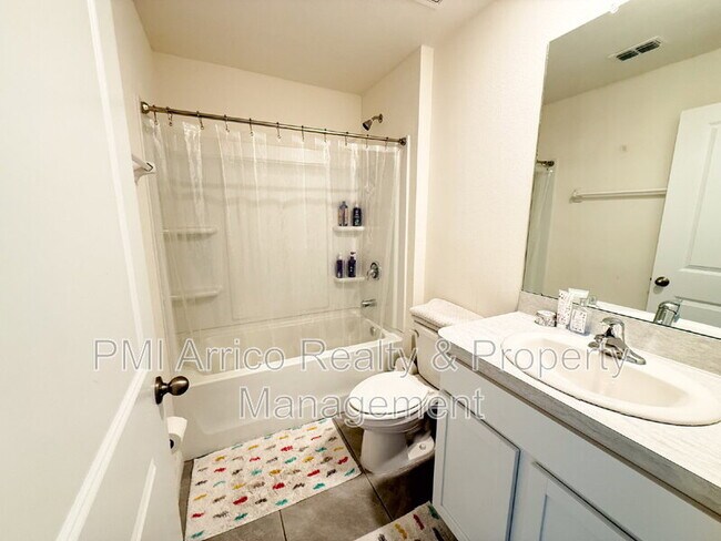 Building Photo - 10744 Chippewa Dr