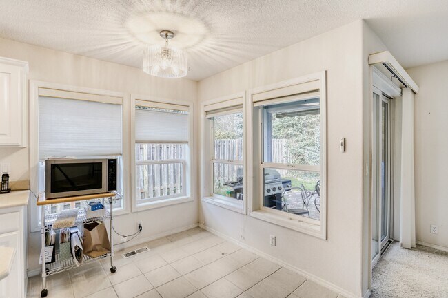 Building Photo - 374 NE 49th Ave