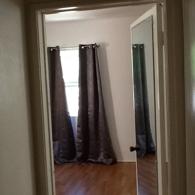 Building Photo - 633 S Orchard Dr