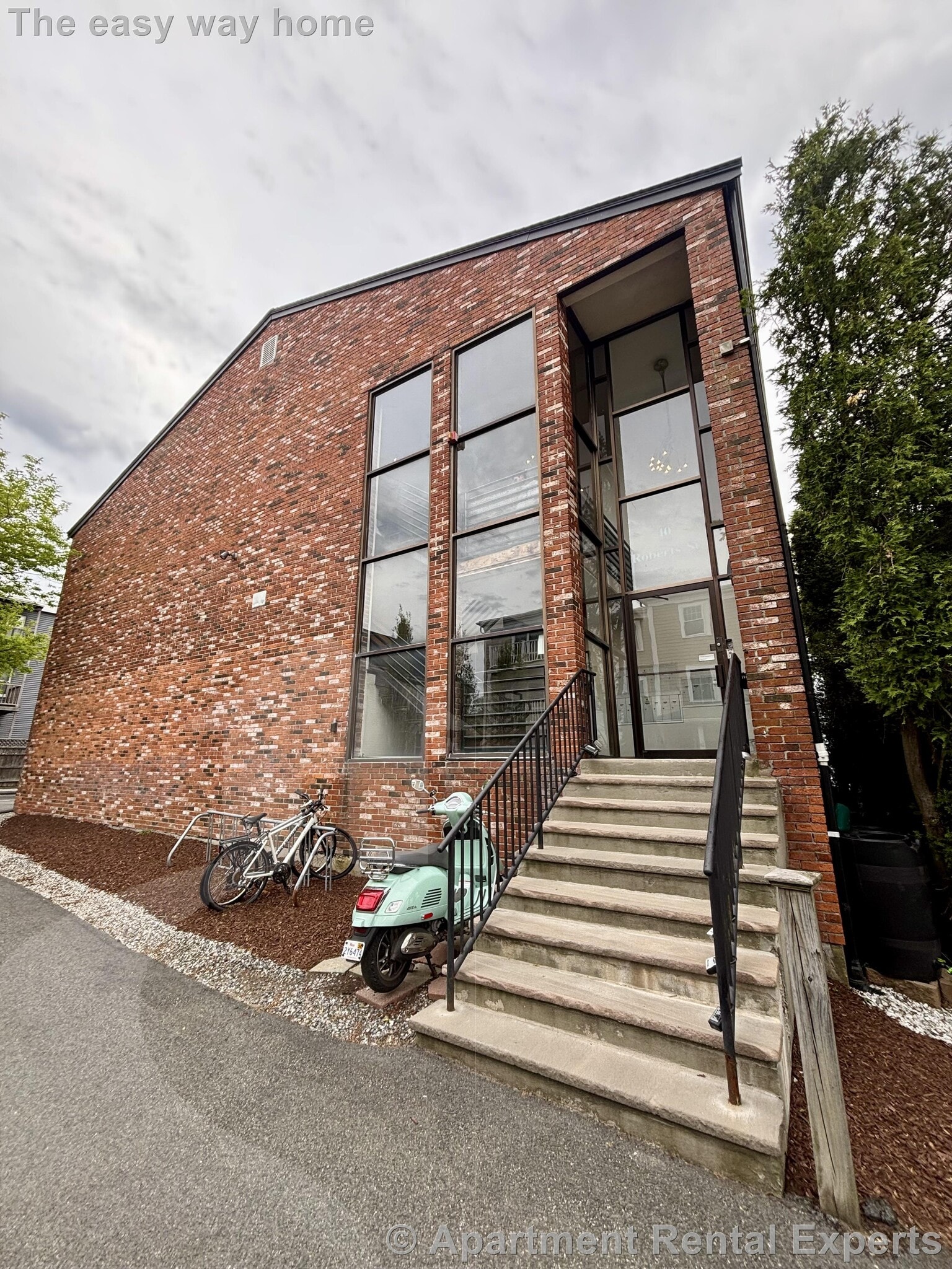 Building Photo - 10 Roberts St