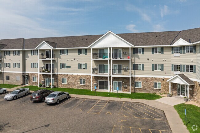 Building Photo - Eagle Pointe (2550 Voyageur)