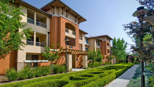 Building Photo - 1664 Hope Dr