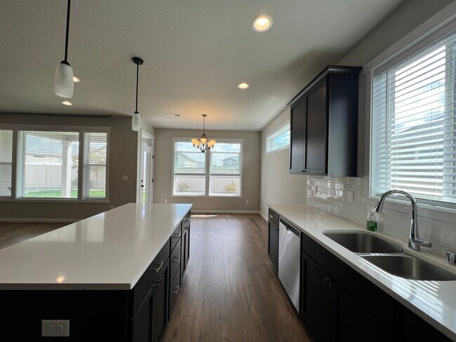 Building Photo - Newer Construction Home in Mae Valley!