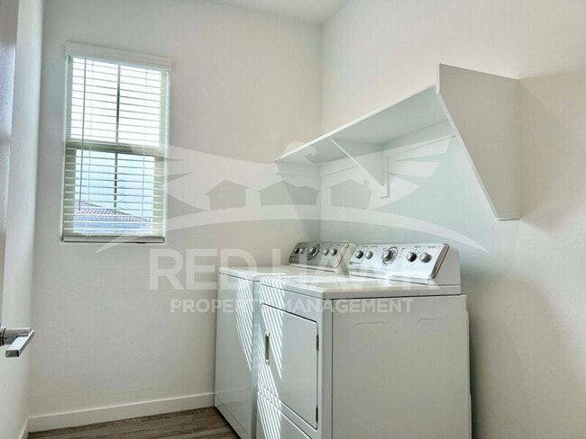 Building Photo - 4077 S Sabrina Dr