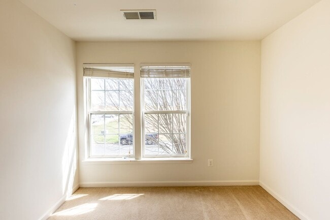 Building Photo - 2042 Lockwood Dr