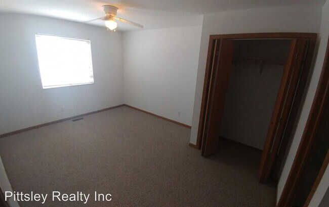 Building Photo - 3 br, 3 bath Apartment - 1067 Regent Drive
