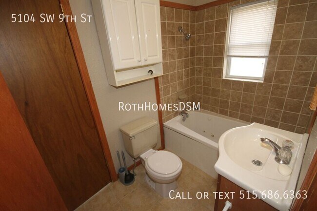 Building Photo - 5104 SW 9th St