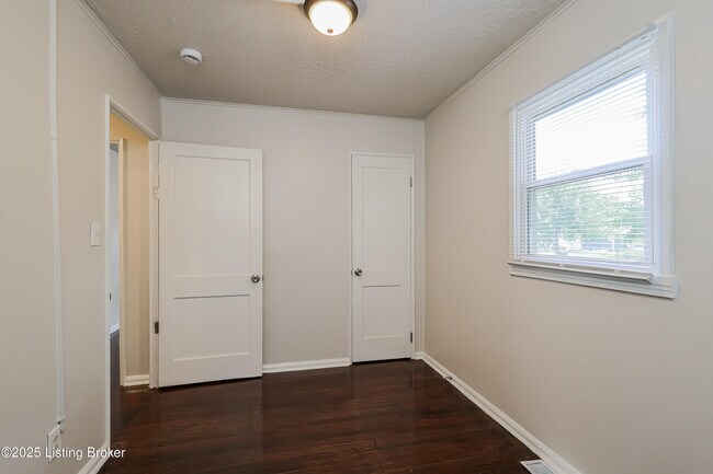 Building Photo - 908 Loretto Ave