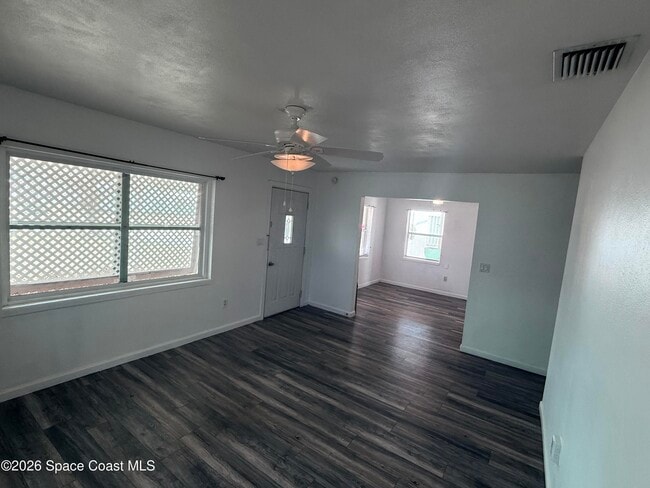 Building Photo - 805 Camellia Dr