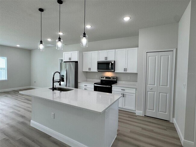 Building Photo - 656 Marion Oaks Manor