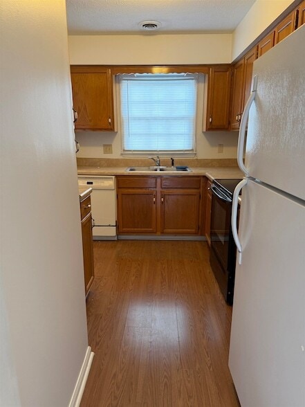 Building Photo - 830 44th Ave N