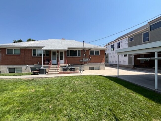 Building Photo - 2642-2642 S 800 E