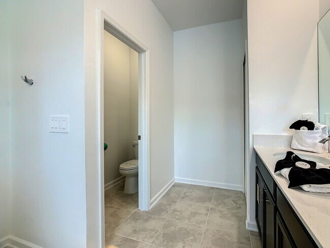 Building Photo - 9335 Sommerset Hills Dr
