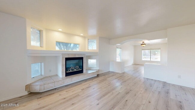 Building Photo - 6434 W Honeysuckle Dr