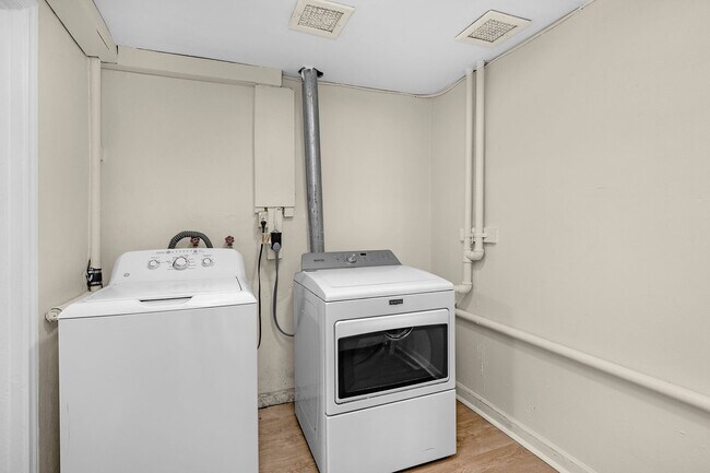 Building Photo - 1722 Yakona Rd