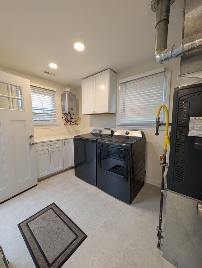 Building Photo - 1002 S 12th St