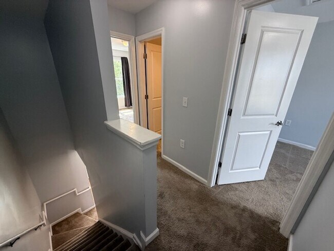 Building Photo - Townhome in Midway Park - Boyington Place!