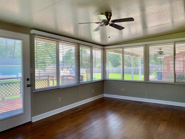 Building Photo - Charming Updated Home, Quiet Street Near Base, Fenced Yard!