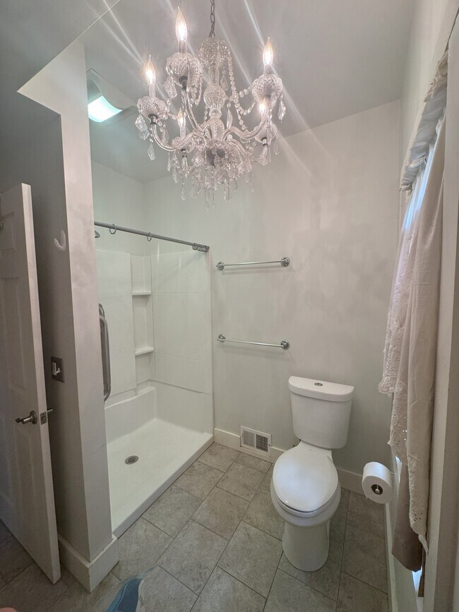 Bathroom - 42 Chappell St