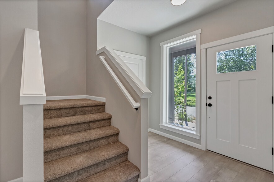 Stairs to 2nd Floor - 2057 Audubon Ave SE