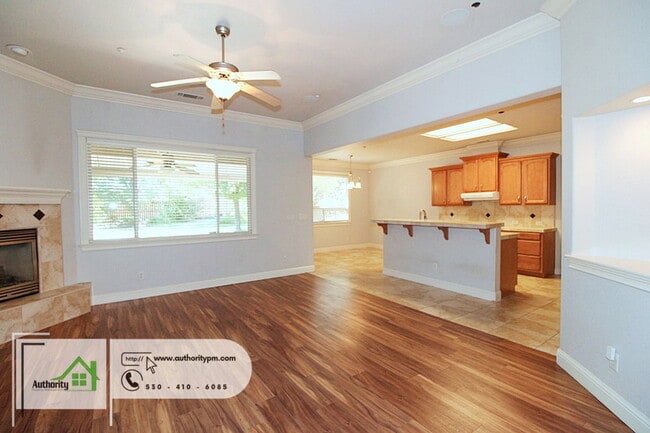 Building Photo - 2052 Hedgerow Ave
