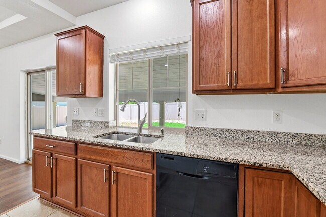 Building Photo - $2,940.95 - 4 Bed, 3 Bath Home in Denver with Central A/C and Fenced in Yard!