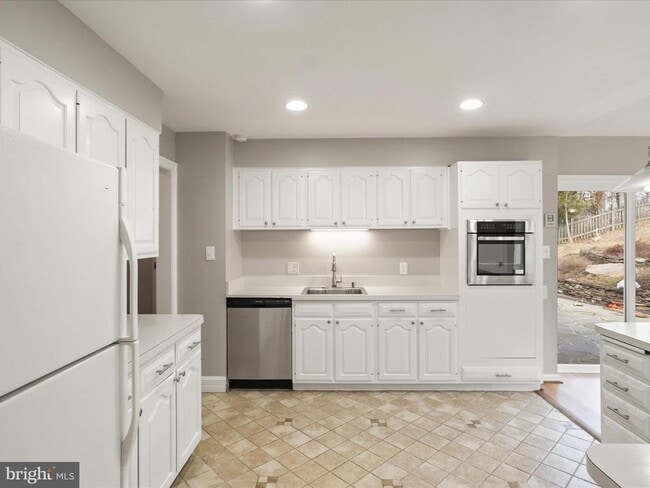 Building Photo - 1919 Kenbar Ct