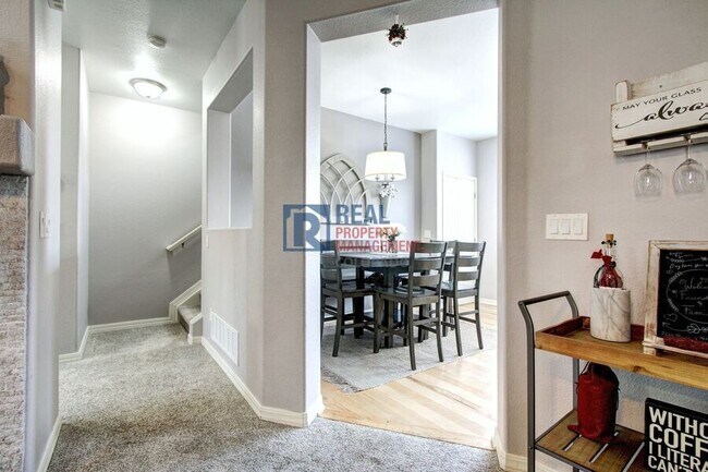 Building Photo - 563 Lost Valley Point