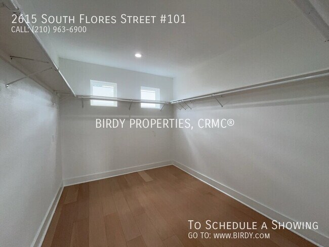 Building Photo - 2615 S Flores St