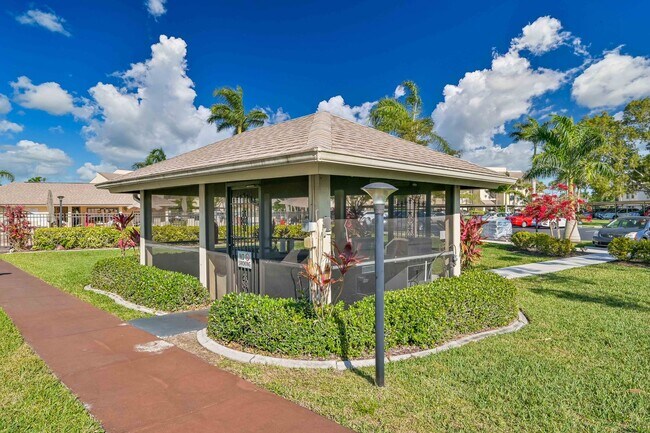 Building Photo - ** 2/2 First Floor Condo ~ Cross Creek ~ R...