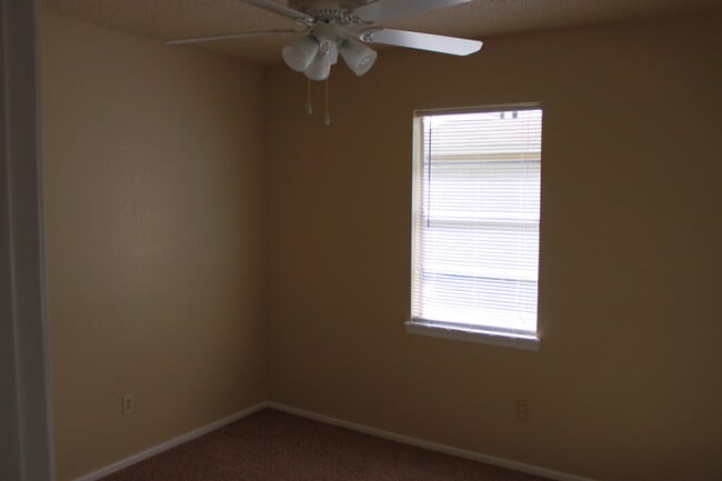 Building Photo - Updated 3/2/1 Great location for TTU/LCU/Medical District - Available AUGUST