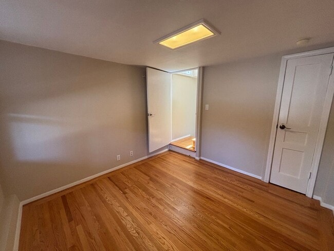 Building Photo - Bright & Spacious Single Family Home - Par...