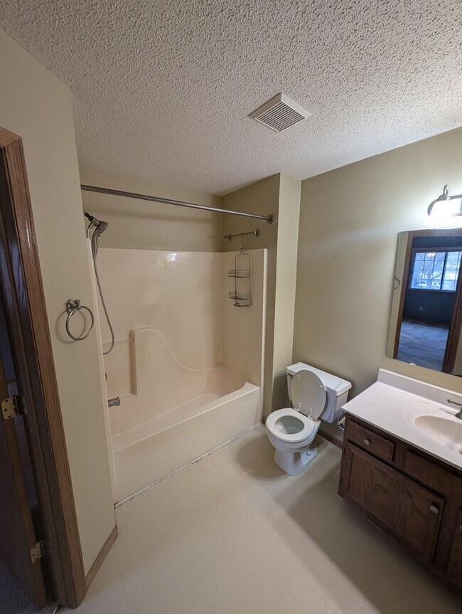 Building Photo - 2583 Bedford Ct