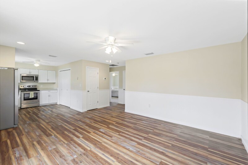 Building Photo - 4400 Pine Lake Rd