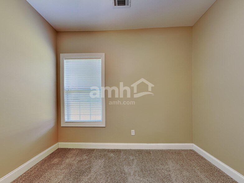 Building Photo - 1729 Bonnie Roach Ln