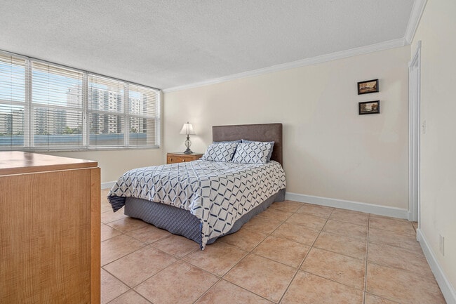 Building Photo - 1801 S Ocean Dr
