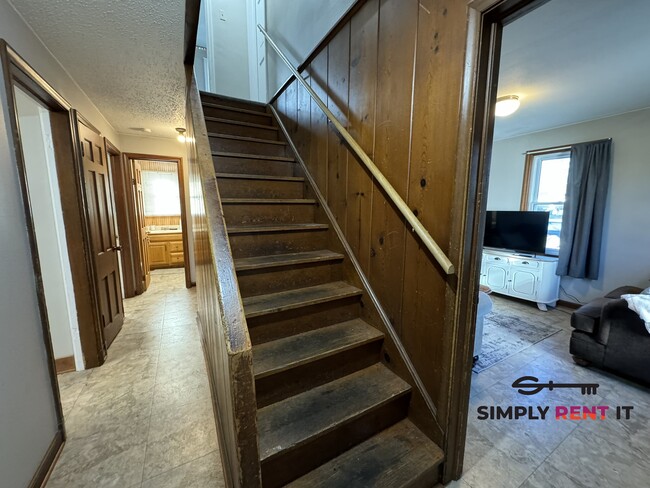 Building Photo - 4 Bedroom On Campus with Free Parking Aug ...