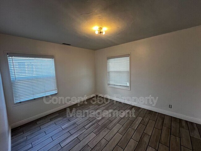 Building Photo - 14101 1/2 ANDERSON PL
