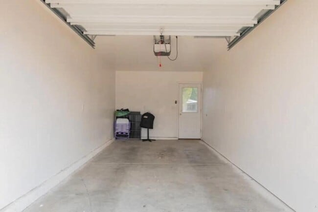 Building Photo - 421 N 10th St