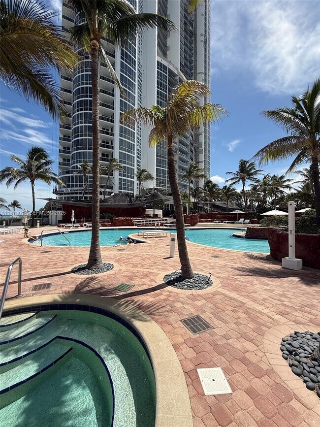 Building Photo - 18201 Collins Ave