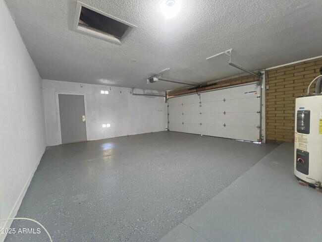 Building Photo - 2347 S Canton